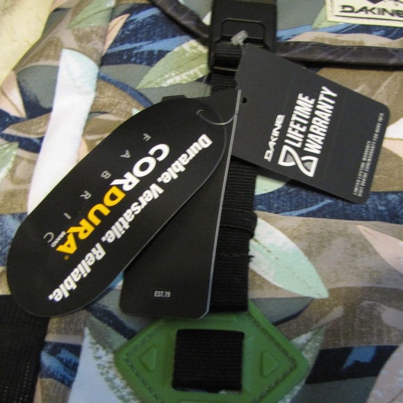 New!  NWT Dakine Backpack Trek 26II Men Women - Picture 3 of 4